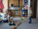 Mama und Nils in unserer Wohnung