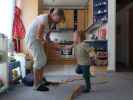 Mama und Nils in unserer Wohnung